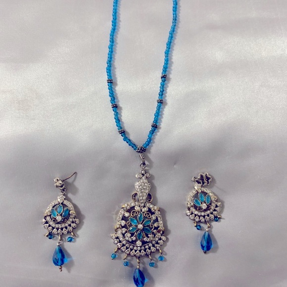 NWOT Necklace & Earrings Set - Picture 3 of 4